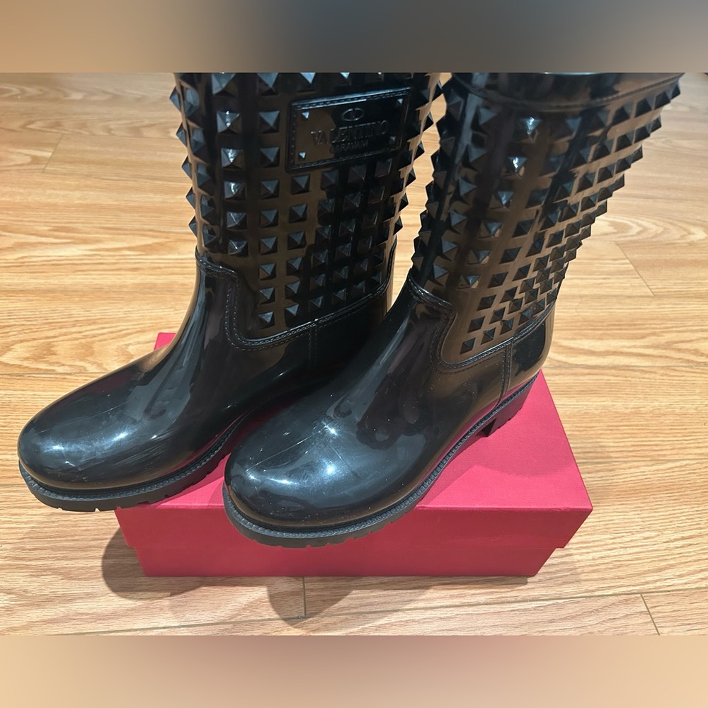 US 8 Valentino Black Studded Rain Boots